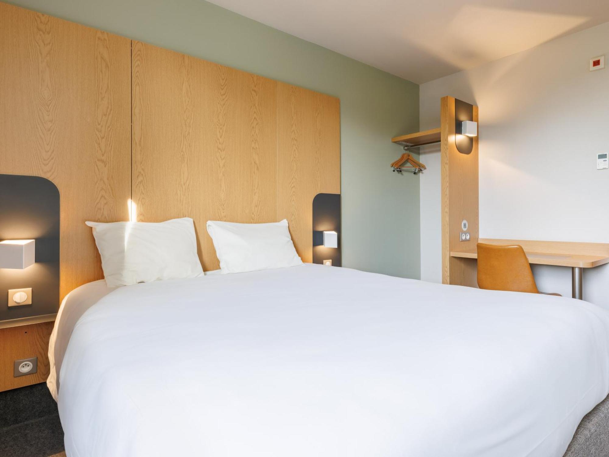 B&B Hotel Clermont-Ferrand Nord Riom Eksteriør billede