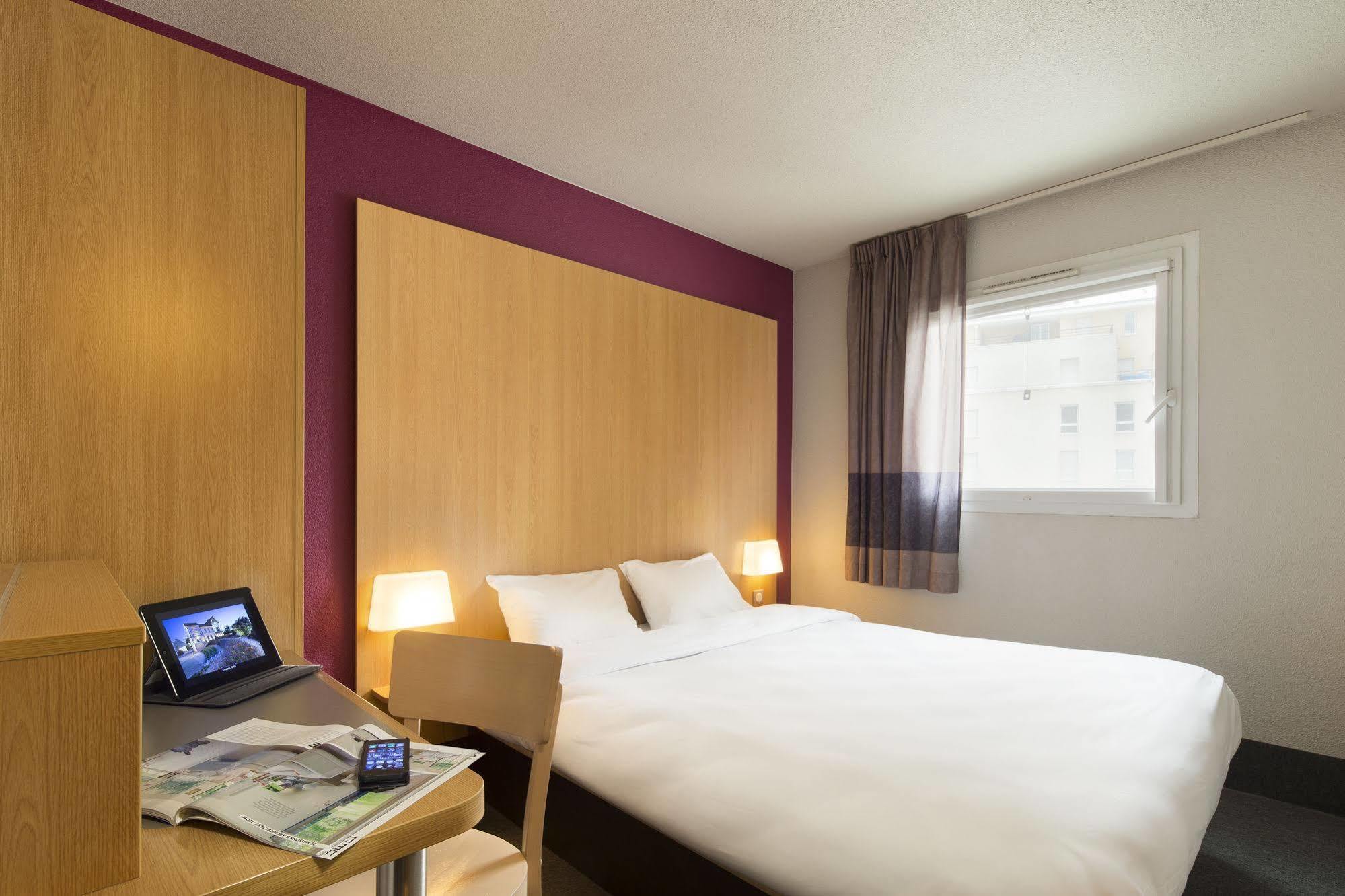 B&B Hotel Clermont-Ferrand Nord Riom Eksteriør billede