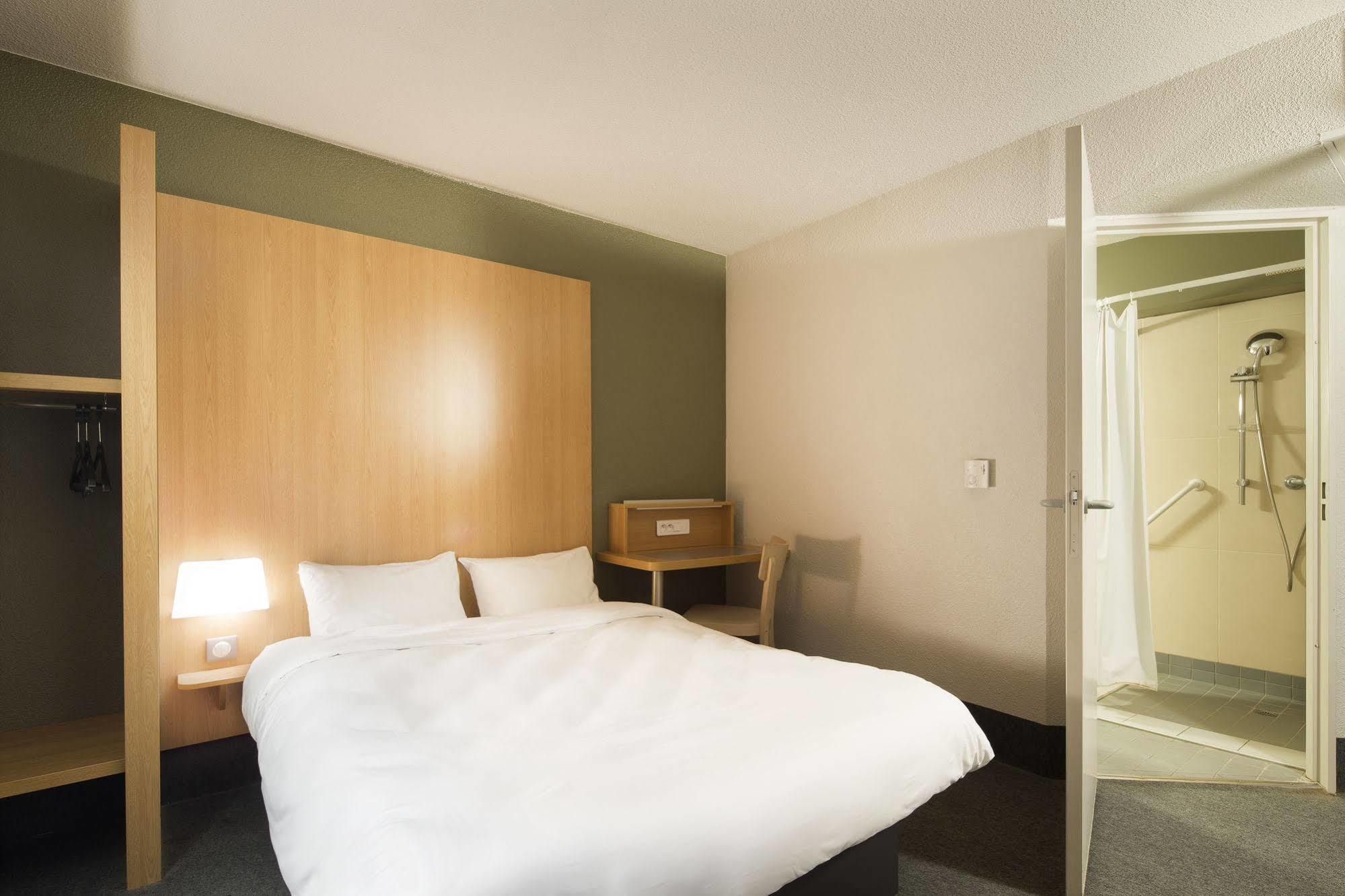 B&B Hotel Clermont-Ferrand Nord Riom Eksteriør billede